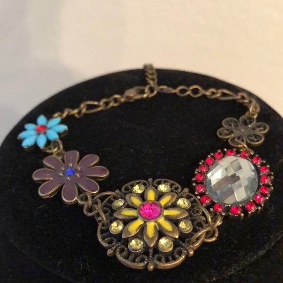 Flower rhinestone charm bracelet - Picture 2 of 3